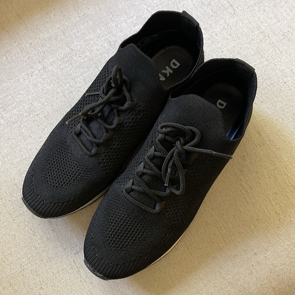 Women’s DKNY black runners / sneakers. Size 8 - Picture 3 of 3